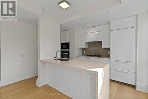 406 - 3 Southvale Drive, Toronto, ON - Indoor Photo Showing Kitchen