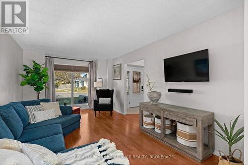 953 Alpine Court, Kingston (North Of Taylor-Kidd Blvd), ON - Indoor Photo Showing Living Room