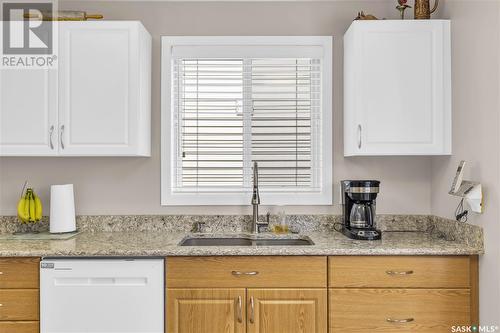 110 Brabant Crescent, Saskatoon, SK - Indoor Photo Showing Kitchen