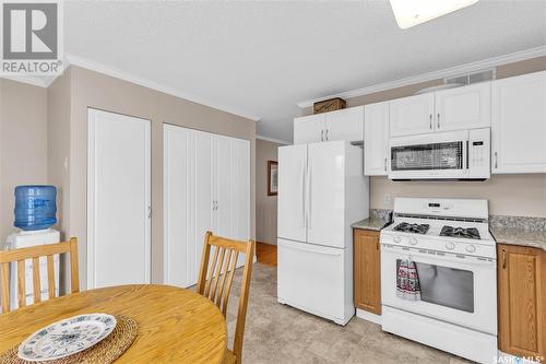 110 Brabant Crescent, Saskatoon, SK - Indoor Photo Showing Kitchen