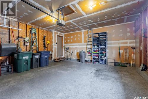 110 Brabant Crescent, Saskatoon, SK - Indoor Photo Showing Garage