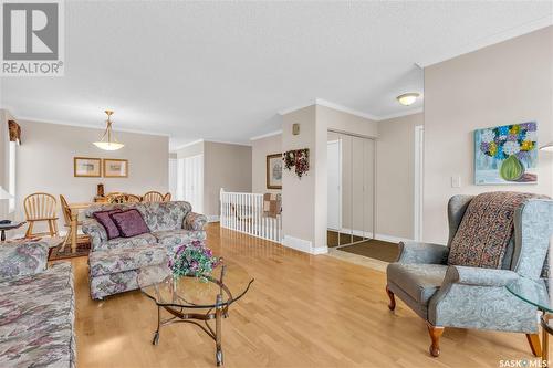 110 Brabant Crescent, Saskatoon, SK - Indoor Photo Showing Living Room