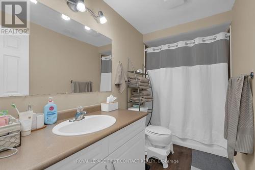 Lower - 194 Country Lane, Barrie, ON - Indoor Photo Showing Bathroom