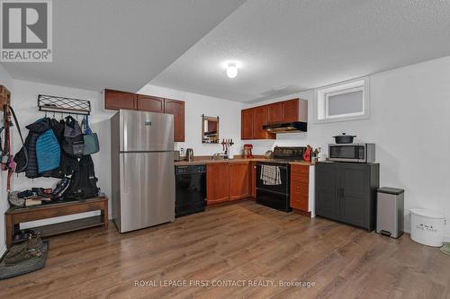 Lower - 194 Country Lane, Barrie, ON - Indoor Photo Showing Kitchen