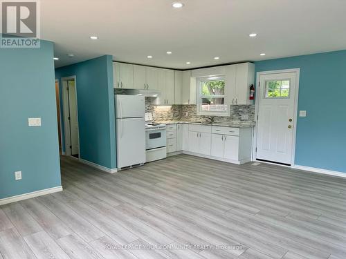 27159 Civic Centre Road, Georgina, ON - Indoor Photo Showing Kitchen