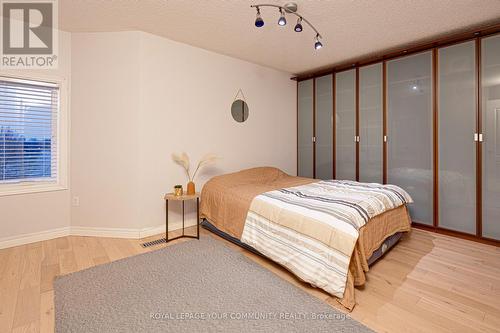 554 Plantation Gate, Newmarket, ON - Indoor Photo Showing Bedroom