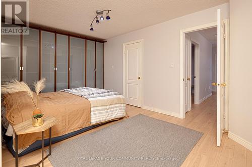 554 Plantation Gate, Newmarket, ON - Indoor Photo Showing Bedroom