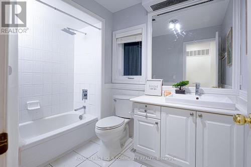 554 Plantation Gate, Newmarket, ON - Indoor Photo Showing Bathroom