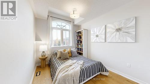 24 Pavlova Crescent, Richmond Hill, ON - Indoor Photo Showing Bedroom