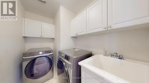 24 Pavlova Crescent, Richmond Hill, ON - Indoor Photo Showing Laundry Room