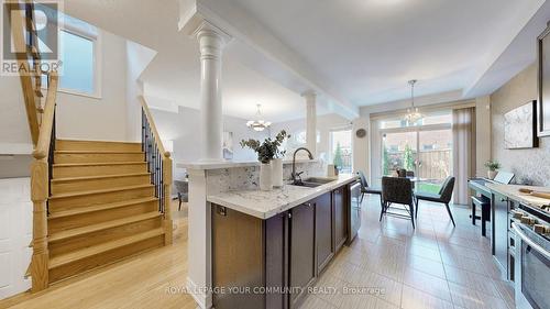 24 Pavlova Crescent, Richmond Hill, ON - Indoor Photo Showing Kitchen With Double Sink With Upgraded Kitchen