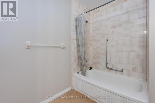 7 Daytona Street, Kitchener, ON - Indoor Photo Showing Bathroom