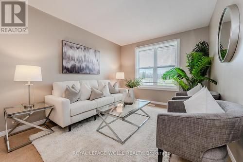 7 Daytona Street, Kitchener, ON - Indoor Photo Showing Living Room