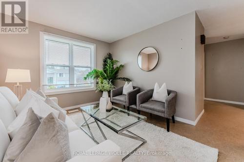 7 Daytona Street, Kitchener, ON - Indoor Photo Showing Living Room