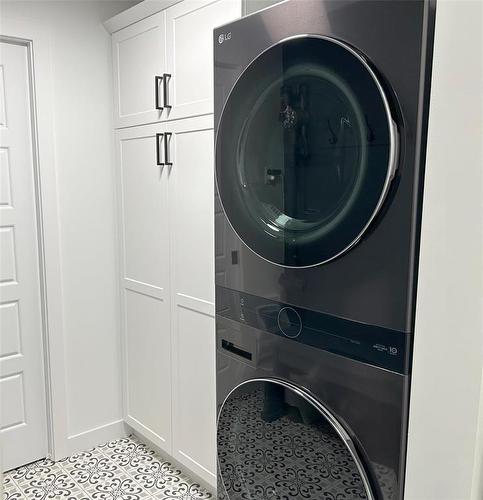 66 Marquis Crescent, Brandon, MB - Indoor Photo Showing Laundry Room