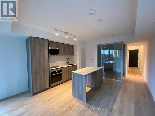 507 - 117 Broadway Avenue, Toronto, ON - Indoor Photo Showing Kitchen