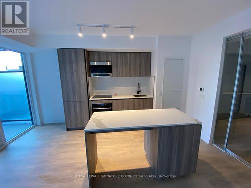 507 - 117 Broadway Avenue, Toronto, ON - Indoor Photo Showing Kitchen