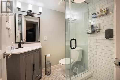 33 Beatrice Street, Toronto, ON - Indoor Photo Showing Bathroom