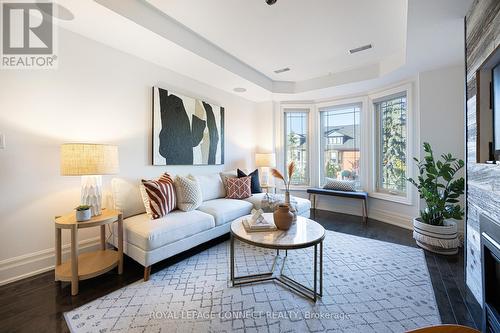 33 Beatrice Street, Toronto, ON - Indoor Photo Showing Living Room