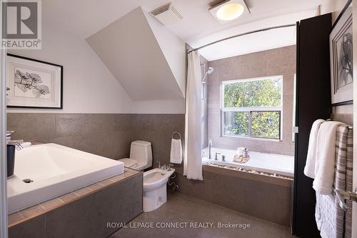 33 Beatrice Street, Toronto, ON - Indoor Photo Showing Bathroom