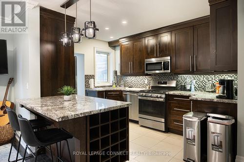 33 Beatrice Street, Toronto, ON - Indoor Photo Showing Kitchen With Upgraded Kitchen