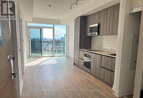 1210 - 127 Broadway Avenue, Toronto, ON - Indoor Photo Showing Kitchen