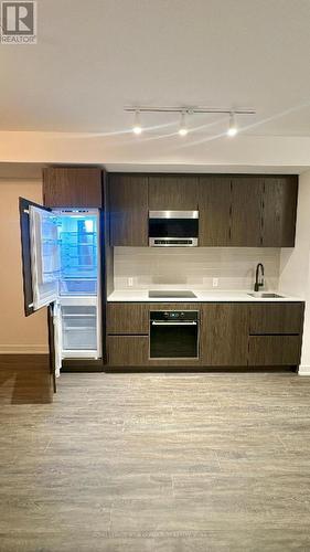 1210 - 127 Broadway Avenue, Toronto, ON - Indoor Photo Showing Kitchen