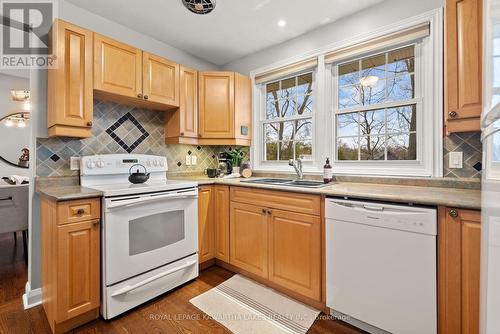 668 Stannor Drive, Peterborough (Monaghan), ON - Indoor Photo Showing Kitchen With Double Sink