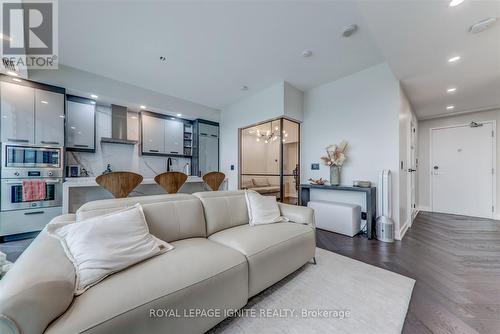 4406 - 14 York Street, Toronto, ON - Indoor Photo Showing Living Room