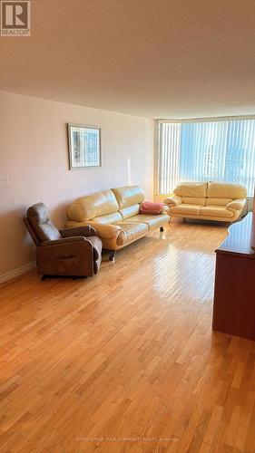 908 - 120 Promenade Circle W, Vaughan, ON - Indoor Photo Showing Living Room