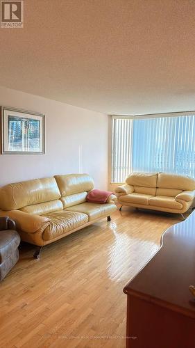 908 - 120 Promenade Circle W, Vaughan, ON - Indoor Photo Showing Living Room