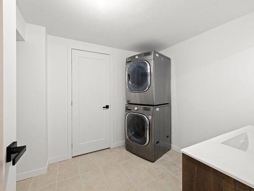 Salle de bains - 3980 Crois. Bazin, Brossard, QC - Indoor Photo Showing Laundry Room