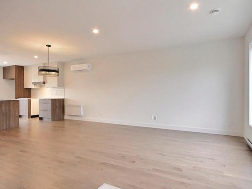 Living room - 929 Rue Pierre-Gauthier, Chambly, QC - Indoor Photo Showing Kitchen