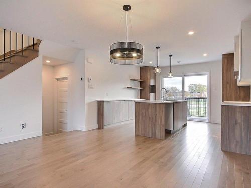 Dining room - 929 Rue Pierre-Gauthier, Chambly, QC - Indoor Photo Showing Kitchen With Upgraded Kitchen