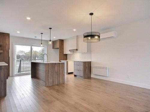 Dining room - 929 Rue Pierre-Gauthier, Chambly, QC - Indoor Photo Showing Kitchen