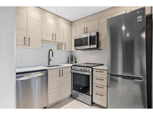 Cuisine - 527D-150 Ch. Au Pied-De-La-Montagne, Mont-Tremblant, QC - Indoor Photo Showing Kitchen With Upgraded Kitchen