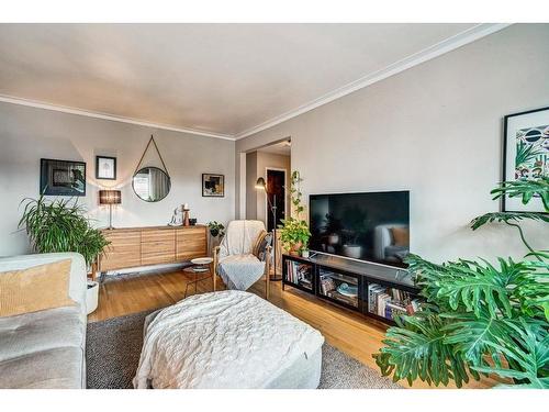 Hall - 2-715 Rue Montarville, Longueuil (Le Vieux-Longueuil), QC - Indoor Photo Showing Living Room