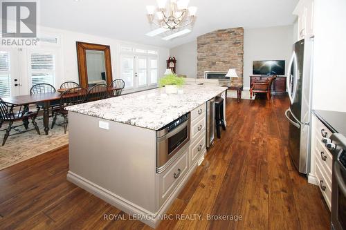 83 Spinnaker Drive, Fort Erie (335 - Ridgeway), ON - Indoor Photo Showing Kitchen With Upgraded Kitchen