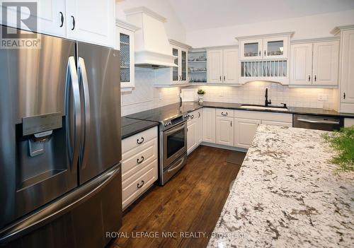 83 Spinnaker Drive, Fort Erie (335 - Ridgeway), ON - Indoor Photo Showing Kitchen