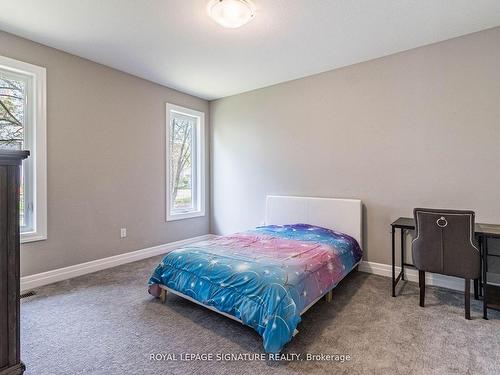 11 Whitcombe Way, Puslinch, ON - Indoor Photo Showing Bedroom