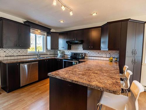 Kitchen - 550 20E Rue, Saint-Zotique, QC - Indoor Photo Showing Kitchen With Double Sink