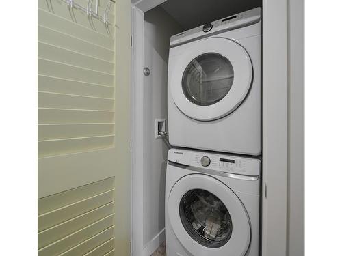 207-9861 Third St, Sidney, BC - Indoor Photo Showing Laundry Room