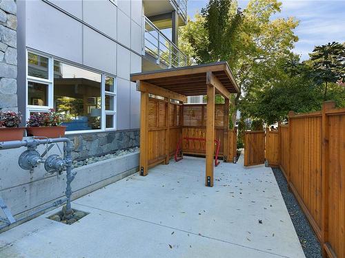 207-9861 Third St, Sidney, BC - Outdoor With Exterior