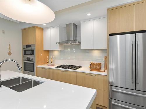 207-9861 Third St, Sidney, BC - Indoor Photo Showing Kitchen With Double Sink With Upgraded Kitchen