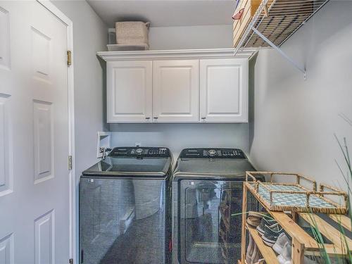 5790 Brookwood Dr, Nanaimo, BC - Indoor Photo Showing Laundry Room