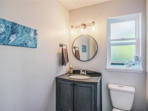 5790 Brookwood Dr, Nanaimo, BC - Indoor Photo Showing Bathroom