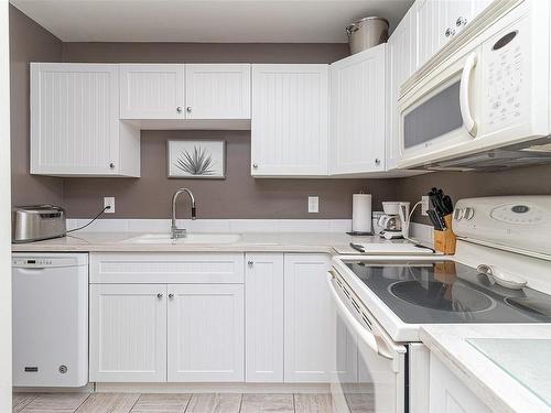 39-211 Madill Rd, Lake Cowichan, BC - Indoor Photo Showing Kitchen