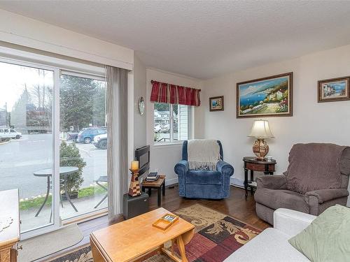 39-211 Madill Rd, Lake Cowichan, BC - Indoor Photo Showing Living Room