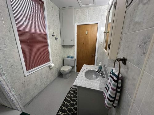 346 Eighth Avenue S, Kenora, ON - Indoor Photo Showing Bathroom