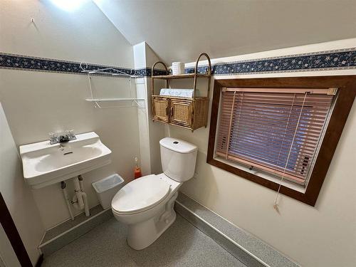 346 Eighth Avenue S, Kenora, ON - Indoor Photo Showing Bathroom